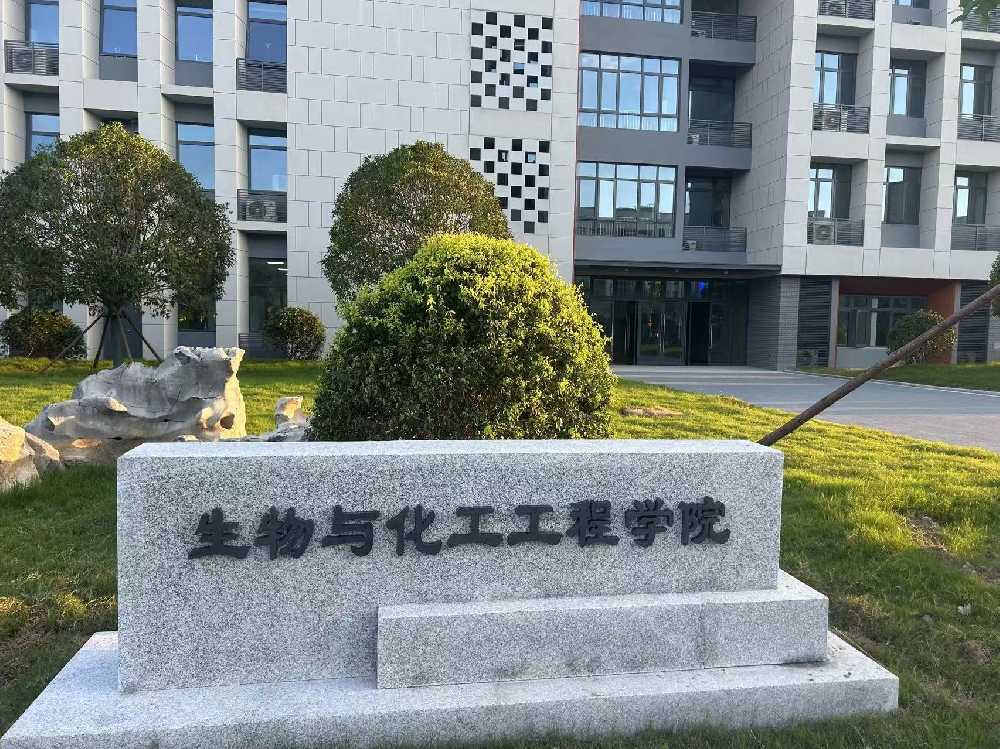 唐山扬州职业大学体育场高杆灯项目
